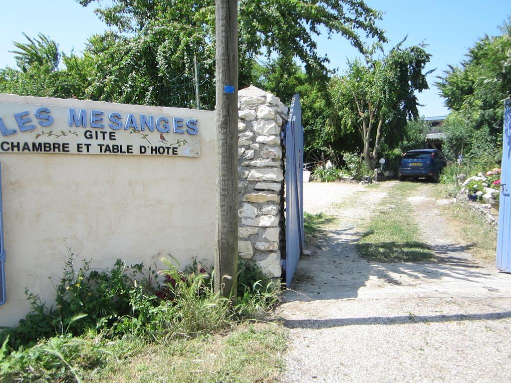 Chambres, Table D'Hotes Et Gites Les Mesanges Saint-Jean-de-Sauves Exterior photo