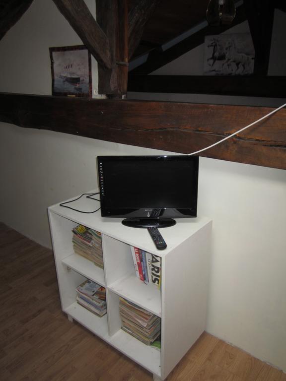 Chambres, Table D'Hotes Et Gites Les Mesanges Saint-Jean-de-Sauves Room photo
