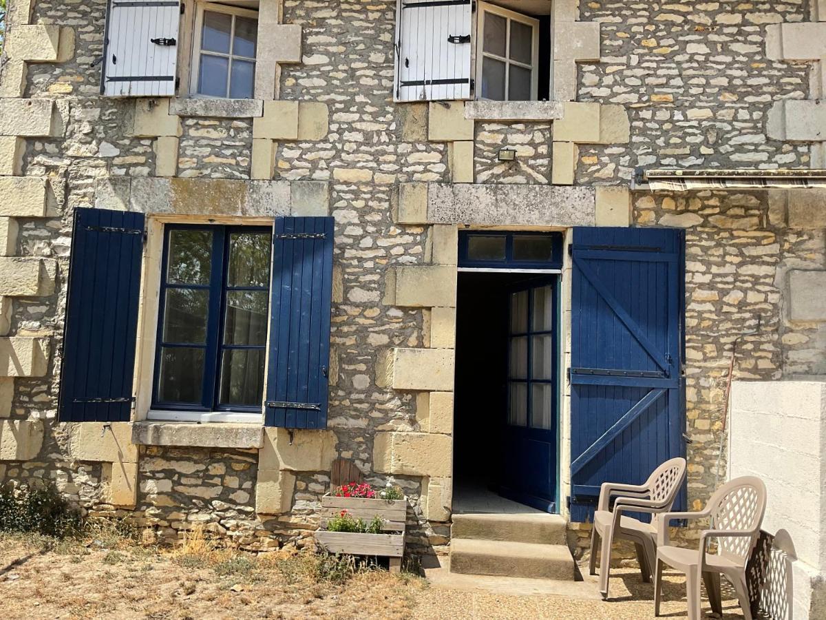 Chambres, Table D'Hotes Et Gites Les Mesanges Saint-Jean-de-Sauves Exterior photo