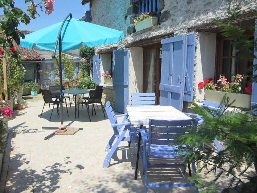 Chambres, Table D'Hotes Et Gites Les Mesanges Saint-Jean-de-Sauves Exterior photo